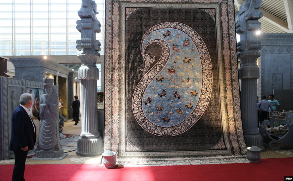 افتتاح نمایشگاه آخرین دستاوردهای صنعت فرش ماشینی در شهر آفتاب- تهران عکس: محمد بابایی 