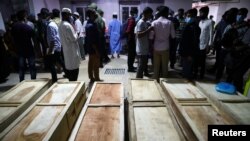 Caixões das vítimas de explosão em Mesquita em Dhaka, 5 setembro, 2020