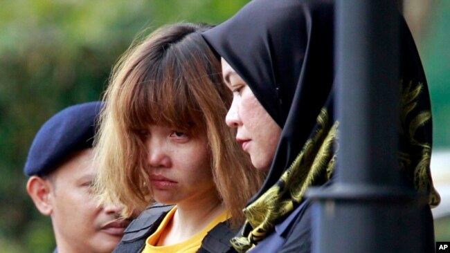 Đoàn Thị Hương ra tòa và bị truy tố tội giết ông Kim Jong Nam hôm 1/3.