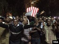 Кенијците прославуваат на улиците по веста дека американскиот претседател Барак Обама пристигнал во Најроби
