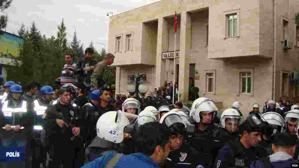  Kurdish Party, Peace and Democracy Party (BDP) staged a rally to support hunger strikers entering their 53th day of fasting, Saturday, November 3, 2012 