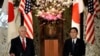 Ngoại trưởng Mỹ Rex Tillerson (trái) cùng với Ngoại trưởng Nhật Bản Fumio Kishida trả lời câu hỏi của phóng viên tại cuộc họp báo ở Tokyo hôm 16/3.