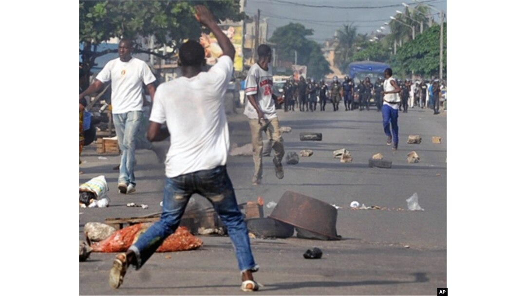 Several dozens of Ivorian opposition youth clash with police during a demonstration on 17 Feb 2010 in Abidjan against the dissolution of Ivorian cabinet and electoral commission