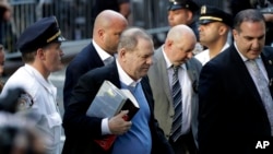 Harvey Weinstein arrives at the first precinct while turning himself to authorities following allegations of sexual misconduct, May 25, 2018, in New York. 