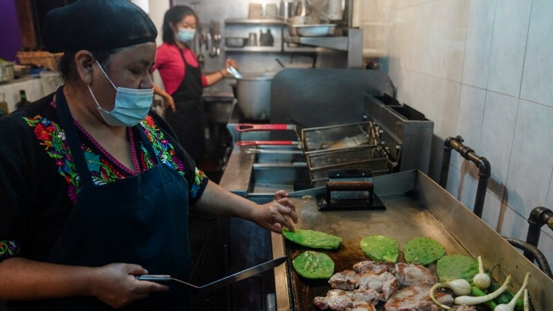 A New York Restaurant Helps Feed the Needy