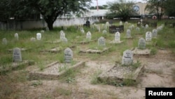 Namibia'da Alman askerlerinin gömülü olduğu mezarlık.