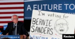 Ông Bernie Sanders phát biểu trong cuộc vận động tranh cử tại Rochester, bang Minnesota, ngày 27/2/2106.
