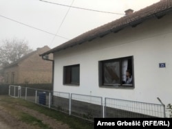 Polomljeni prozori na kući na eksplozije u rafineriji u Bosanskom Brodu