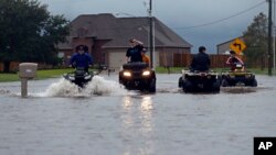 La tormenta tropical Harvey inundó la subdivisión Clearfield Farm en Lake Charles, Louisiana, el martes, 29 de agosto de 2017.