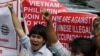 Warga Thailand Berunjuk Rasa di Depan Konsulat China di Filipina 