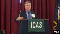 데니스 와일더 전 백악관 아시아 담당 선임보좌관이 24일 한미연구소(ICAS) 주최로 미 상원 러셀 빌딩에서 열린 토론회에서 발언하고 있다. 