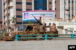 Sudanese security forces deploy in the capital Khartoum, on October 25, 2021, following overnight detentions by the army of members of Sudan's government.