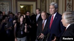 존 케리 미 국무장관이 지난 9일 의회에서 이란 핵 합의를 지지하는 의원들과 회동한 후 기자회견을 하고 있다. (자료사진)