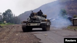 A Congolese government tank patrols in Kanyarucinya village in the outskirts of Goma in the eastern Democratic Republic of Congo, August 22, 2013. 