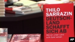 Thilo Sarazzin's book "Germany Does Itself In" is a bestseller that accuses immigrants of damaging Germany by not integrating into society. Sarrazin's polemic chastising of Muslims in particular led the executive board of the center-left Social Democratic
