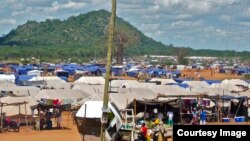 The Chingwizi transit camp has some 3,100 tents, allowing just one tent per family regardless of family size. (Photo: Human Rights Watch)