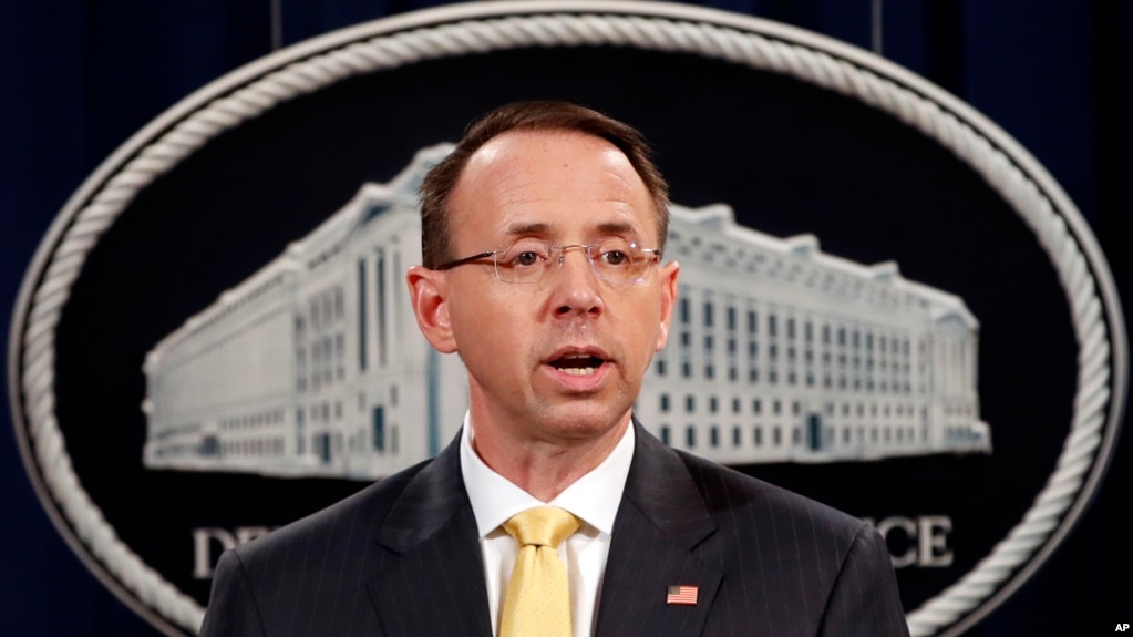 El vicefiscal general de EE.UU., Rod Rosenstein, durante el anuncio de la oficina del fiscal especial Robert Mueller de que un gran jurado ha acusado a individuos y entidades rusas de interferencia en las elecciones estadounidenses de 2016. Feb. 16, 2018. 