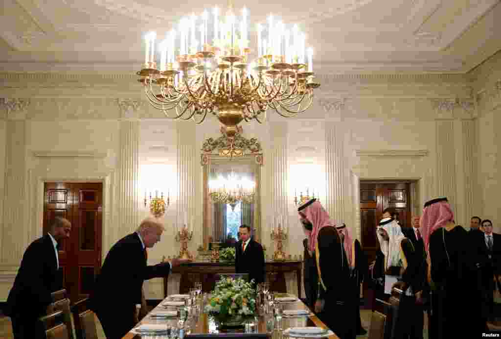Hotunan ziyarar Ministan tsaro na kasar Saudiya Yarima Muhammad Bin Salman tare da Shugaba Donald Trump a fadar White House, ranar 15 ga watan Maris 2017.