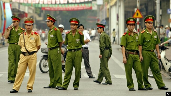 Có nhiều than phiền về ứng xử của công an Việt Nam trong những năm gần đây