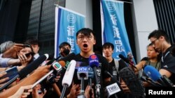 主张民主自决的组织“香港众志”副主席郑家朗对媒体讲话。（2019年8月30日）