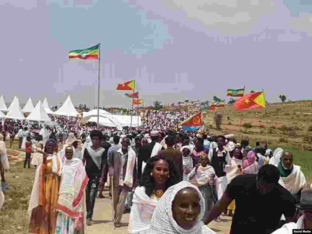 ፕረ.ኢሳያስ ኣፈወርቂን ቀ/ሚ ኣብይ ኣሕመድን ንዶባት ኤርትራን ኢትዮጵያን ከፊቶሞ
