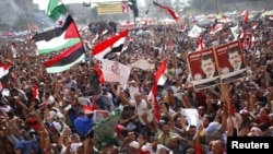 Pristalice Muslimanske braće slave Morsijevu pobjedu