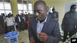 Congolese president Joseph Kabila casts his ballot in the country's presidential election at a polling station in Kinshasa, Democratic Republic of Congo, November 28, 2011 (file photo).
