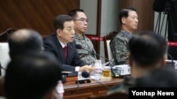10일 서울 용산 국방부에서 열린 전군주요지휘관회의에서 한민구 한국 국방장관이 모두발언을 하고 있다