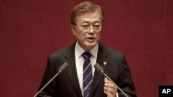 Tổng thống Hàn quốc Moon Jae-in đọc diễn văn tại Quốc hội ở Seoul, ngày 12/6/2017.