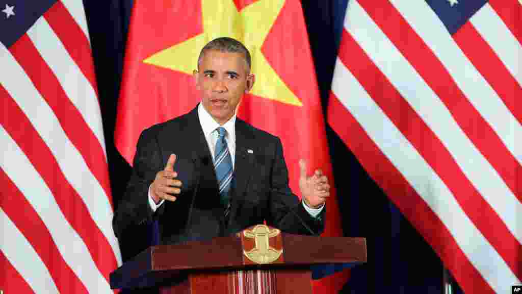 Le président américain Barack Obama prononce un discours à Hanoi, le 23 mai 2016.