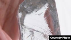 남아프리카공화국에서 발견된 232캐럿의 대형 다이아몬드 원석.