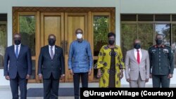 Ifoto y'abari mu mubonano wa Prezida w'u Rwanda Paul Kagame n'Abategetsi b'Uburundi 