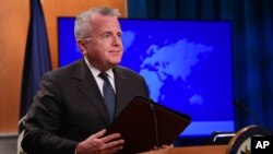 John Sullivan chega a Angola no domingo