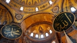 پچھلے سال ترکی میں ہونے والے انتخابات سے پہلے حکمران جماعت ‘جسٹس اینڈ ڈویلپمنٹ پارٹی’ کے سربراہ اور موجودہ صدر رجب طیب ایردوان نے آیا صوفیہ کو مسجد میں تبدیل کرنے کا مطالبہ کیا تھا۔ (فائل فوٹو)