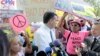 سخنرانی سناتور تد کروز در تظاهرات پنجشنبه در واشنگتن، توسط یک گروه ضدجنگ برای دقایقی متوقف شد - ۱ مرداد ۱۳۹۴ 