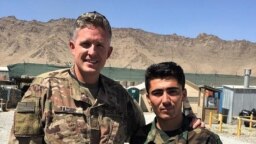 Thị tưởng Brent Taylor (trái) trong tấm ảnh đăng tải trên Facebook hôm 28/10/2018. Ông Taylor bị giết hại trong lúc đang huấn luyện ở Afghanistan.