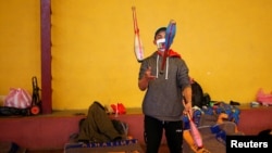 A man juggles inside a shelter for homeless Venezuelan migrants, as the country is under a nationwide quarantine to contain the coronavirus disease (COVID-19), in La Paz, Bolivia March 31, 2020. (REUTERS/David Mercado)