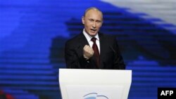Володимир Путін виступає на з’їзді партії «Єдина Росія»