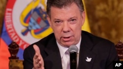 El presidente Juan Manuel Santos denunció el ataque provocado por rebeldes de la segunda fuerza guerrillera de Colombia en una apartada zona montañosa del noreste del país.
