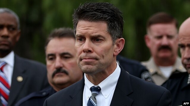 El director asistente del FBI, David Bowdich, encargado de la oficina de la agencia en Los Angeles, dirige la investigación sobre el ataque al Centro Regional Inland, en San Bernardino, California, el 2 de diciembre de 2015.
