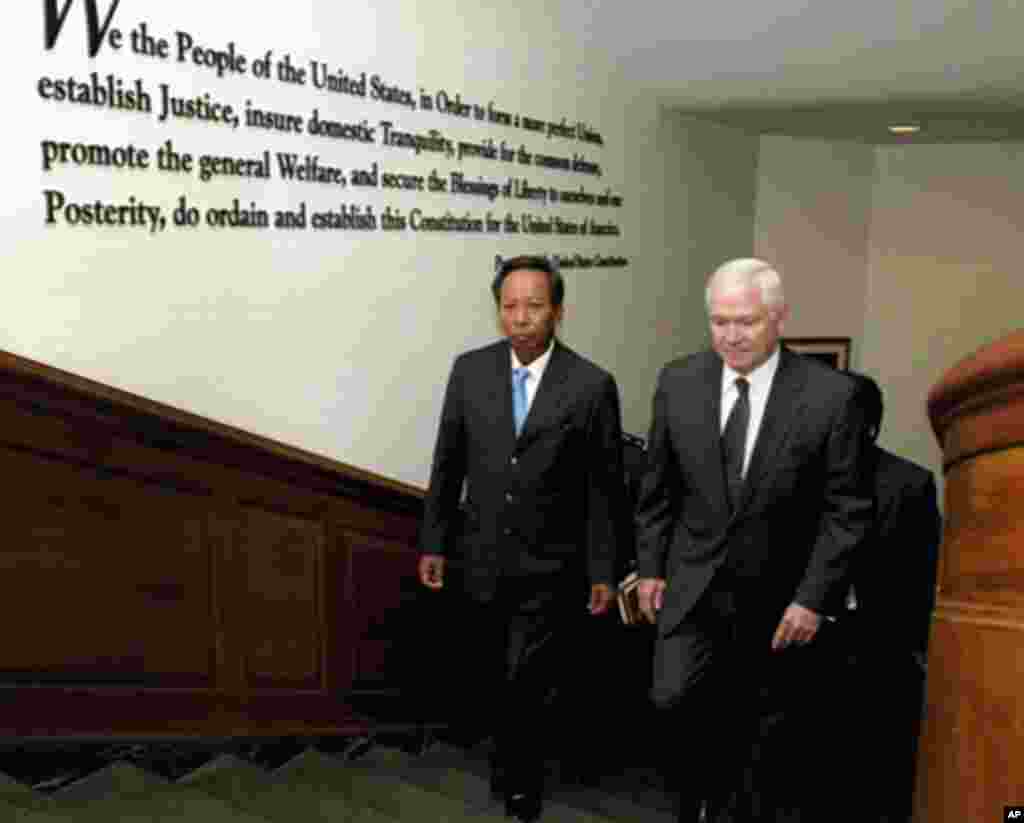 US Defense Secretary Vows Enhanced Ties