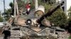 شام: باغیوں کا سرکاری فوج پر ٹینک سے حملہ