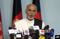 Afghan presidential candidate Ashraf Ghani addresses a news conference in Kabul, Afghanistan, July 8, 2014.