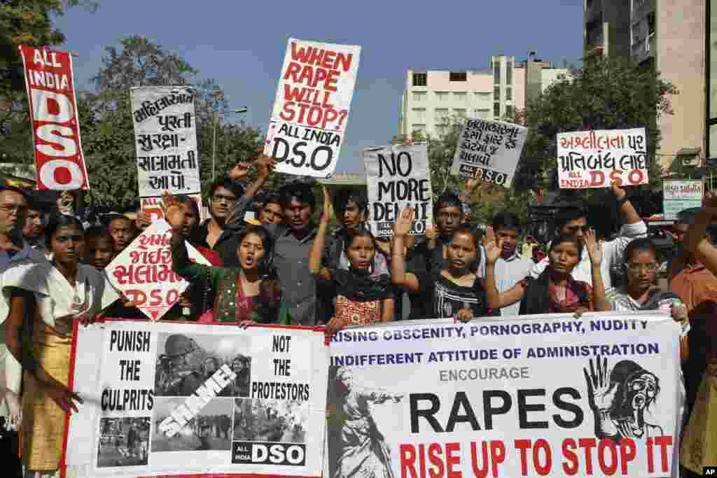 Members of the All India Democratic Students Organization (DSO) hold placards and shout slogans condemning the brutal gang rape of a woman on a moving bus in New Delhi during a protest in Ahmadabad, India, December 24, 2012. 