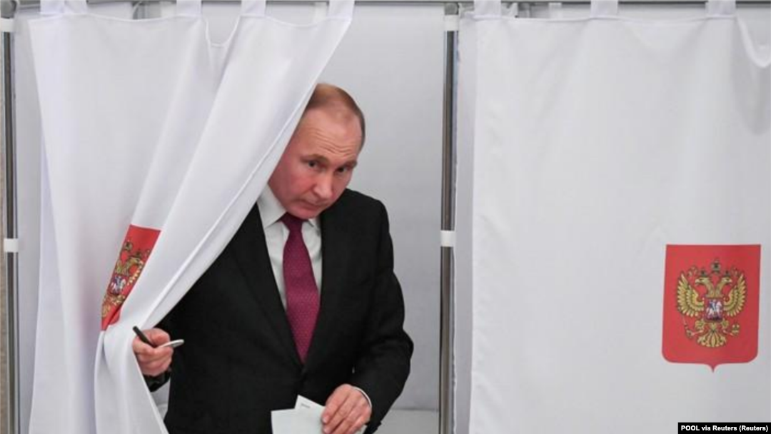Ông Putin đi bỏ phiếu hôm 18/3.