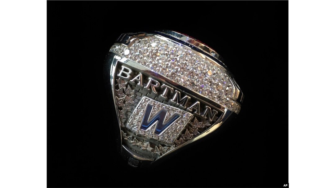 The Chicago Cubs are giving a World Series ring to Steve Bartman (Yes, THAT Steve  Bartman), This is the Loop