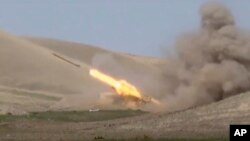 Azerbejdžanska raketa ispaljena sa linije Nagorno Karabaha, fotografija azerbejdžanskog ministarstva odbrane