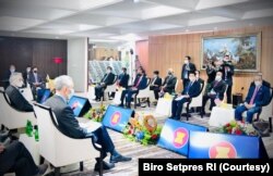 Presiden Jokowi beserta pemimpin dan perwakilan dari negara-negara ASEAN membahas situasi Myanmar di Gedung Sekretariat ASEAN di Jakarta, Sabtu (24/3). (Foto: Courtesy/(Biro Pers)