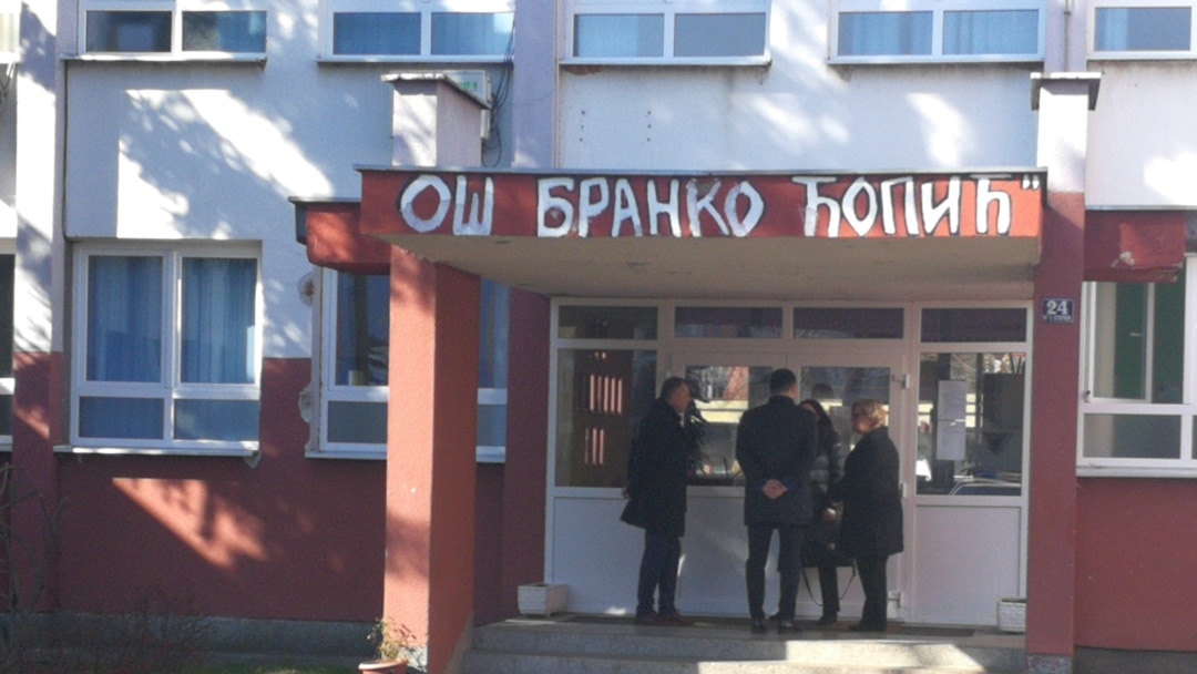 Bosnia and Herzegovina - Primary school "Branko Copic" in Banja Luka attended by a child who was infected with a virus corona. The school does not work today, the children are released home, the entire facility is disinfected ... 5. March 2020