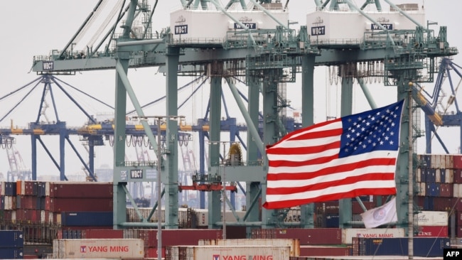 美国加利福尼亚州长滩港口装满中国进口商品的集装箱（2019年5月14日资料照）
